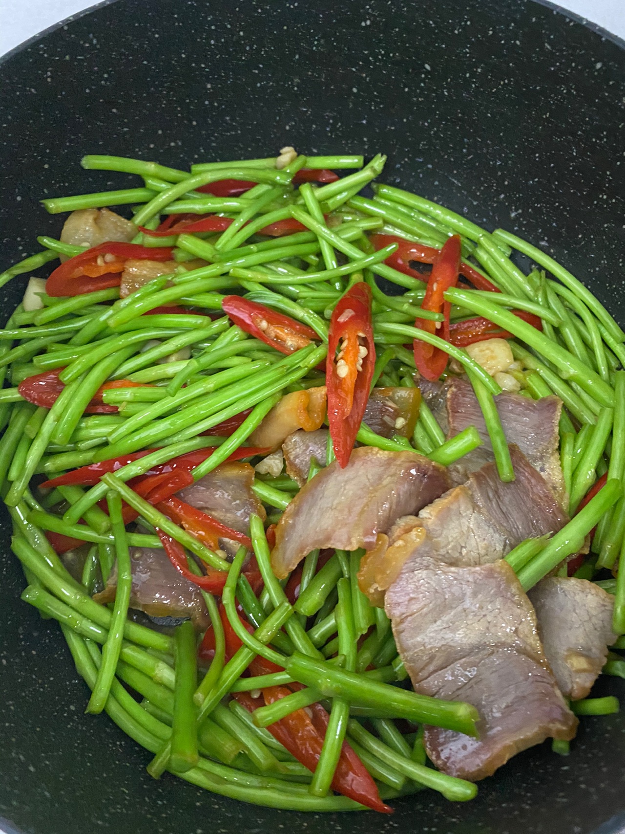 腊肉炒泥蒿