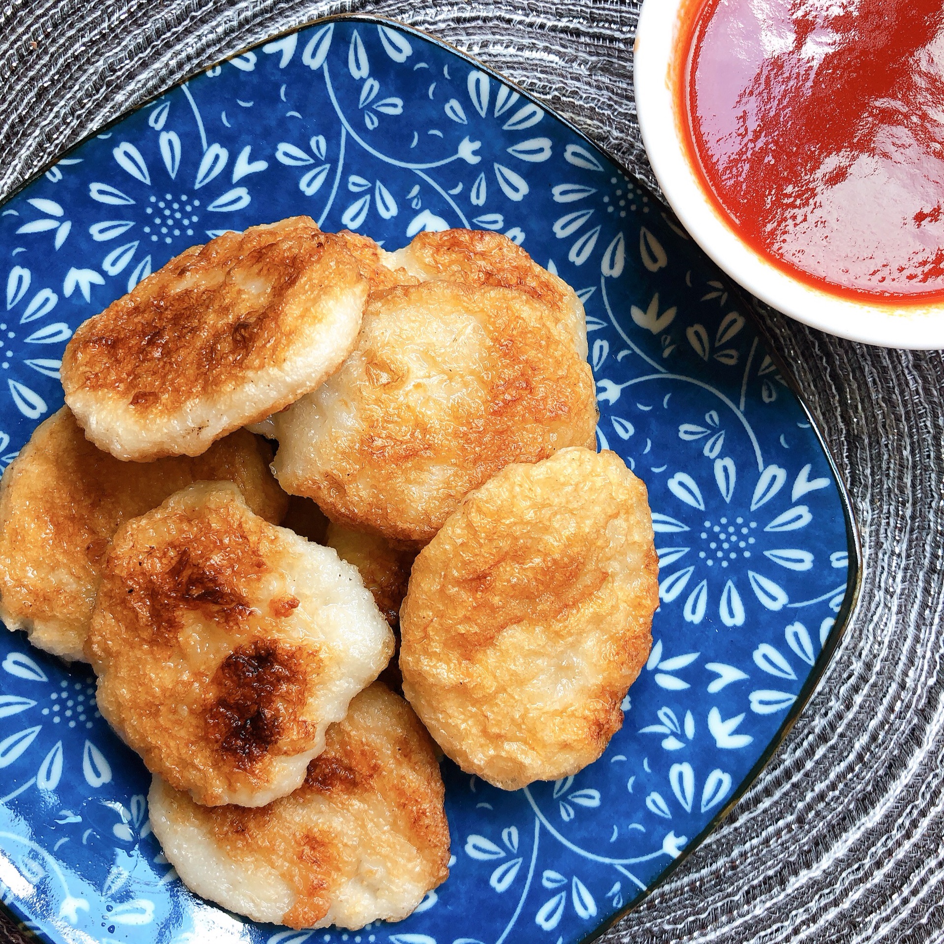 香煎墨鱼饼的做法