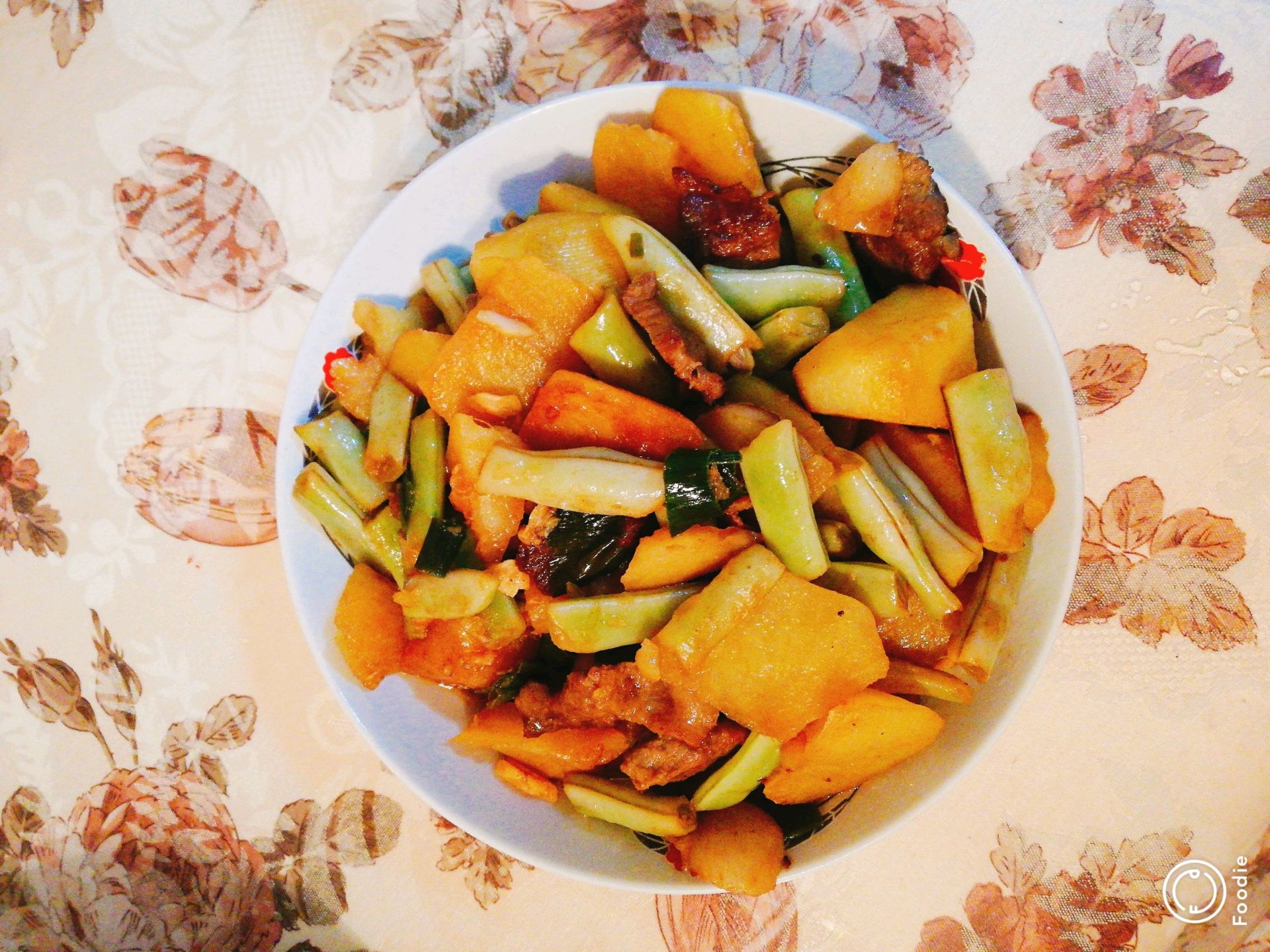 家常五花肉炖芸豆土豆