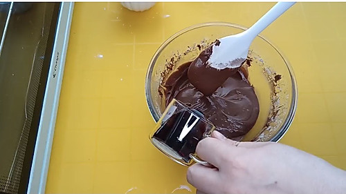 松软湿润，味道浓郁的巧克力磅蛋糕的做法图解8