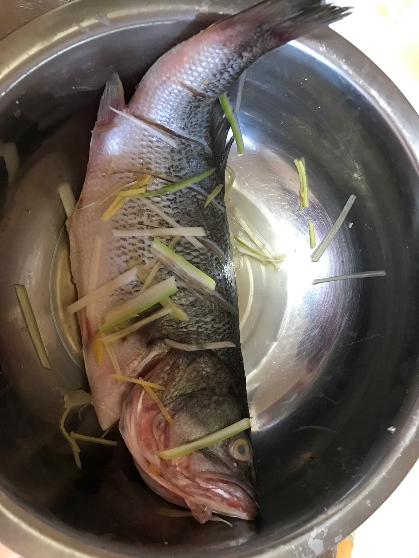 清蒸鲈鱼的做法