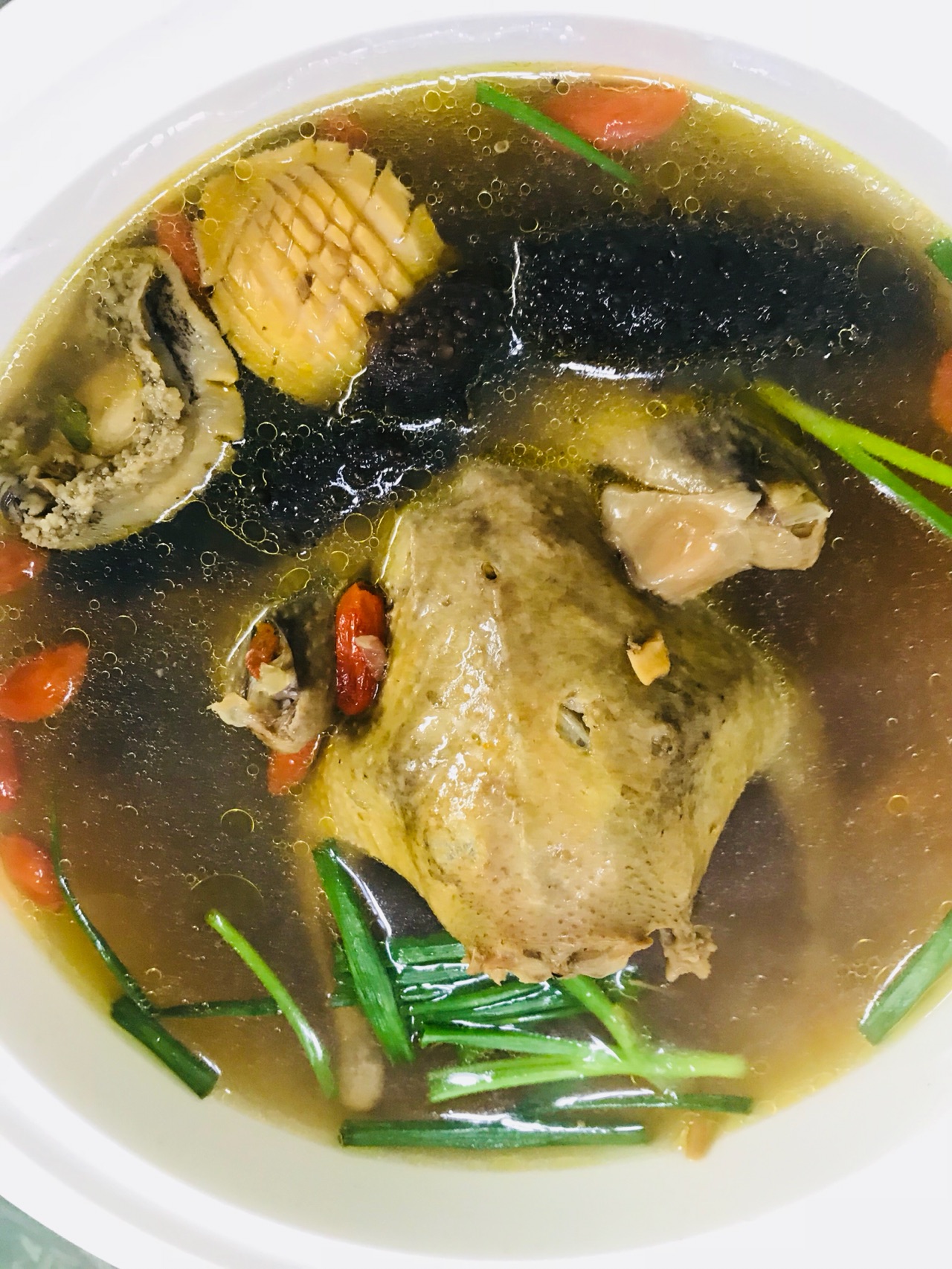 鲍鱼辽参炖鸽