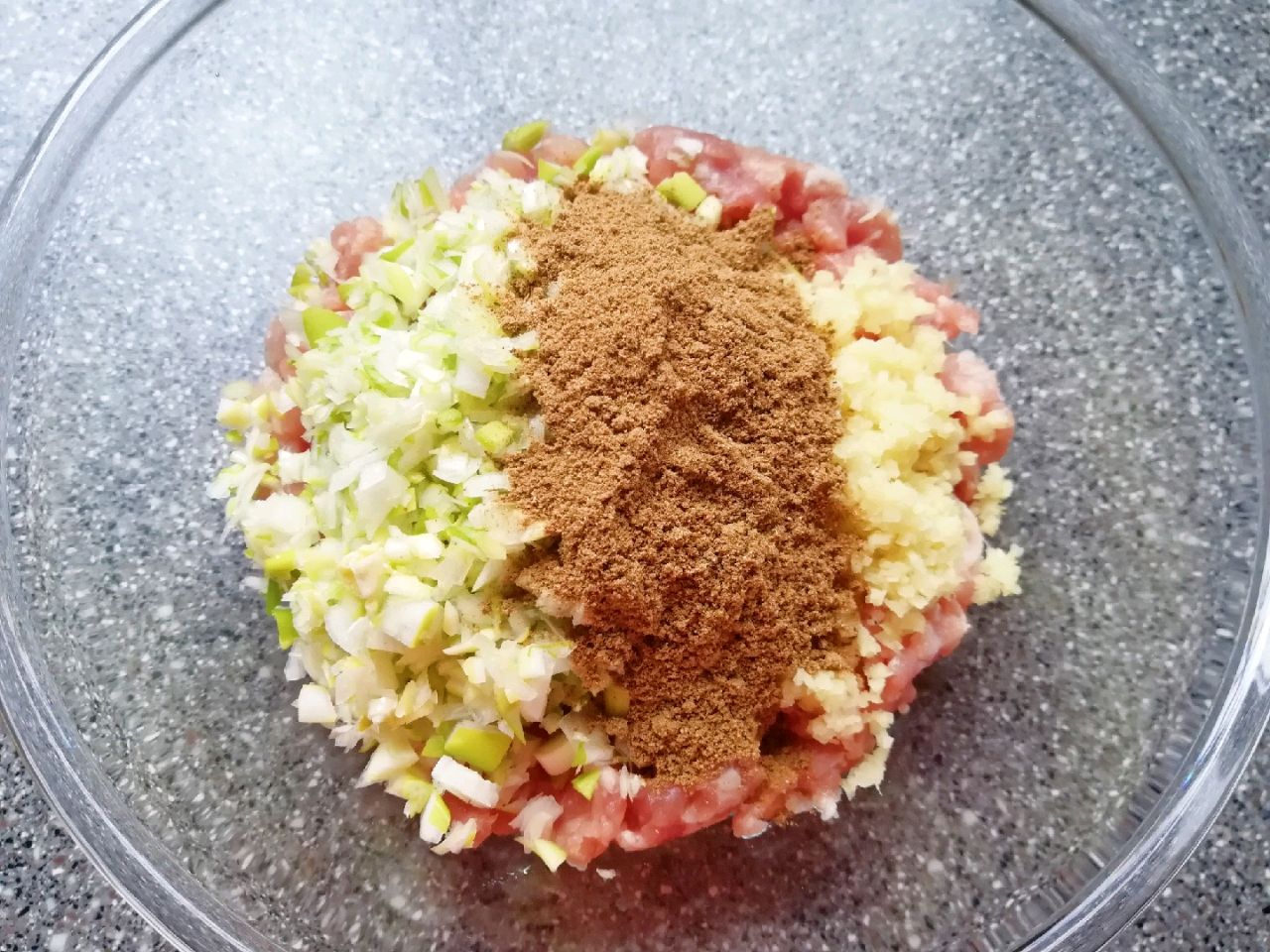 包菜大肉馅饺子#年味十足的中式面点#的做法图解3