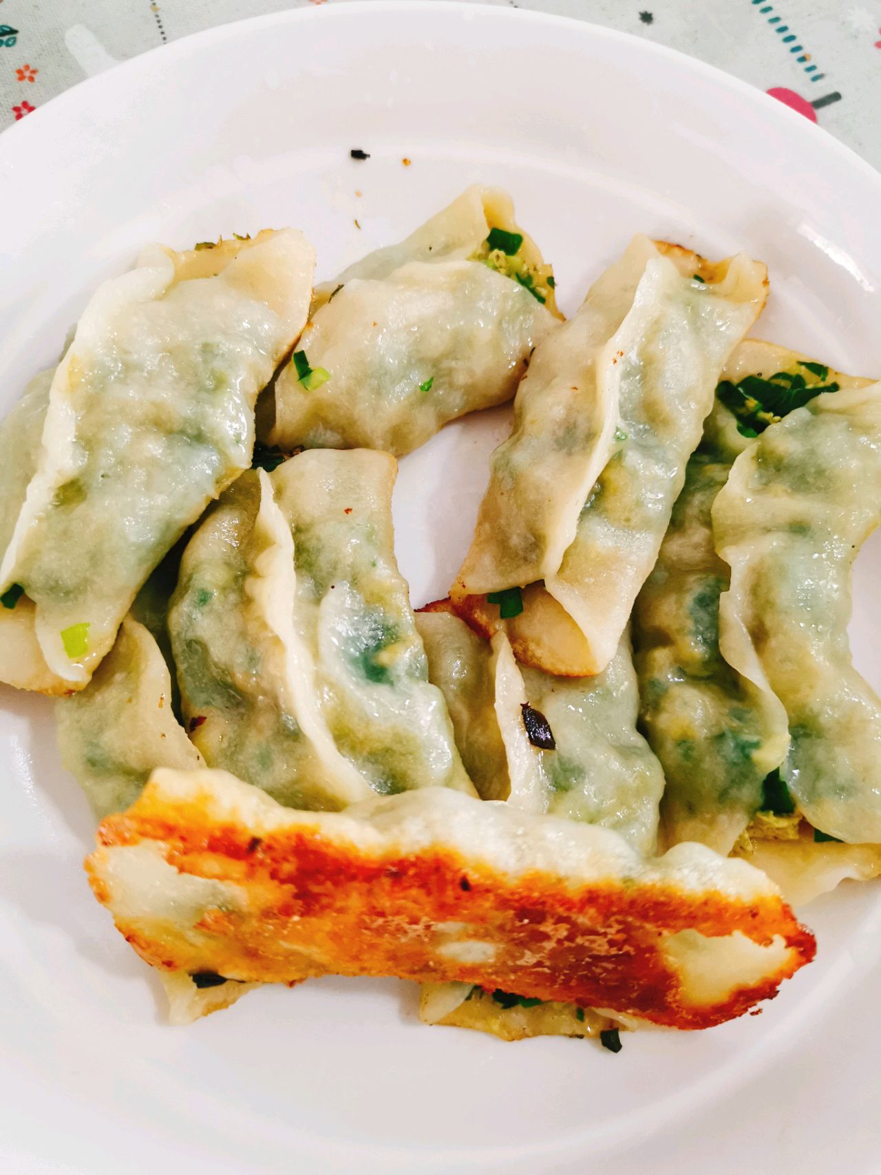 韭菜鸡蛋锅贴的做法