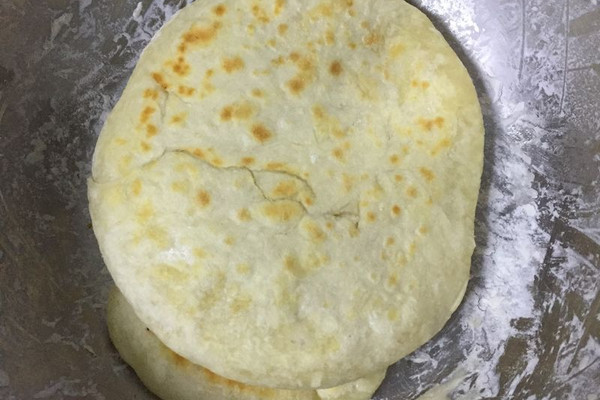 扫一扫 边看边做更方便 2016-12-25 料 面粉 油 盐 烙饼的做法步骤