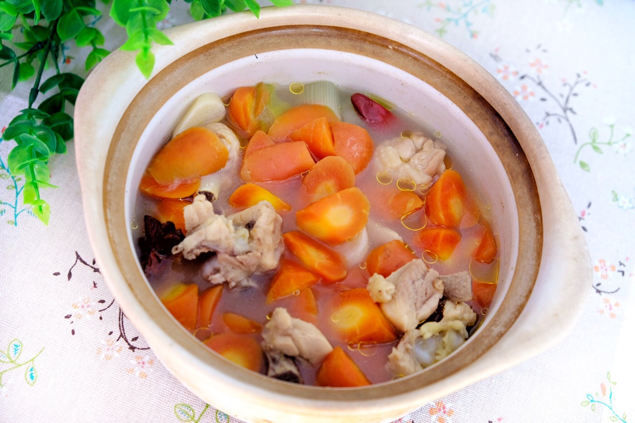 胡萝卜炖鸡块的做法