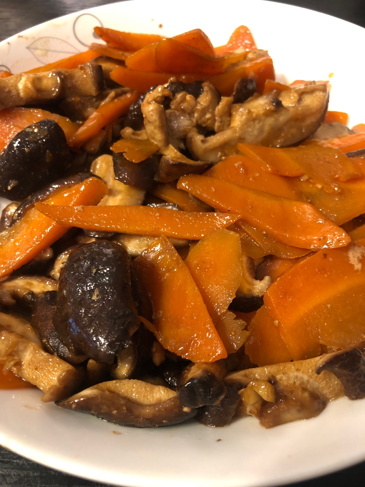 香菇胡萝卜炒肉片的做法