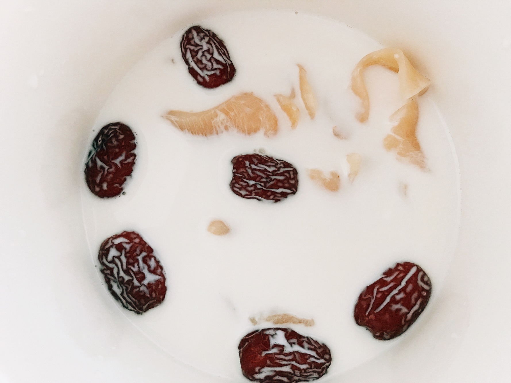 超营养花胶红枣炖牛奶
