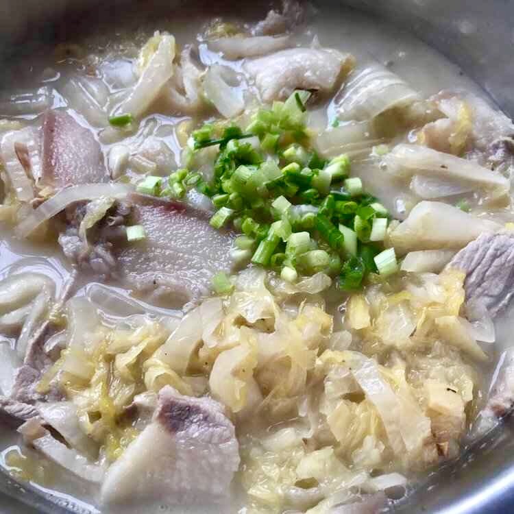 酸菜汆白肉