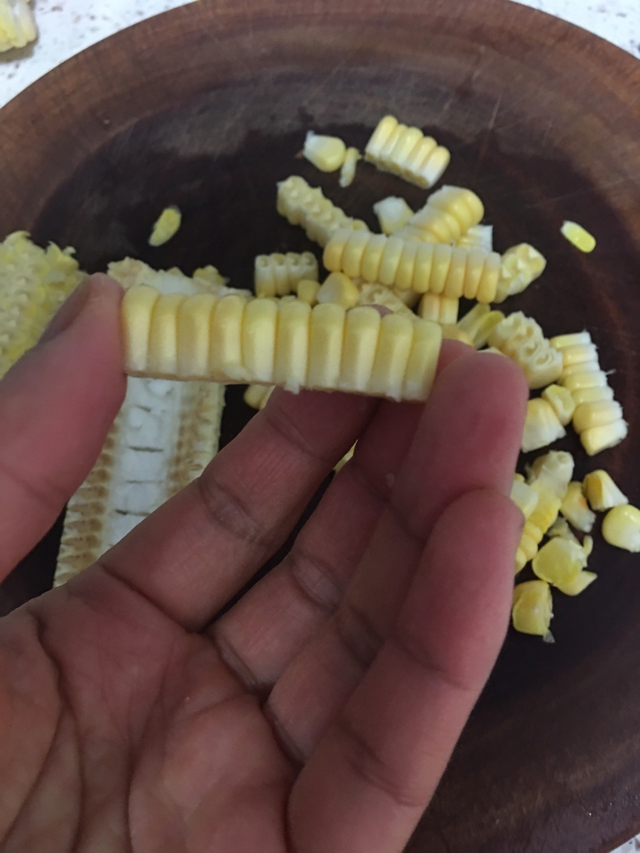 巧剥玉米粒