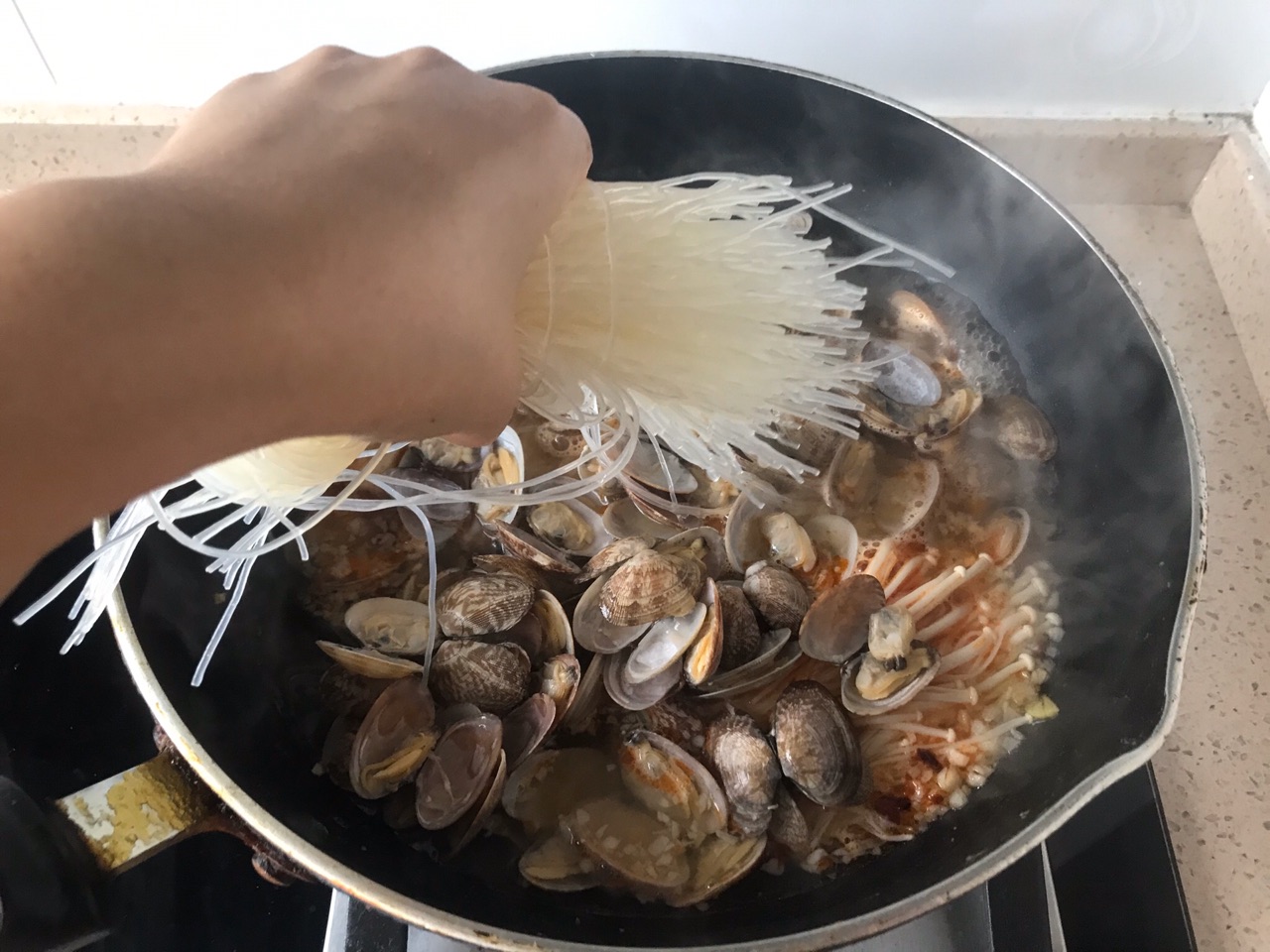 蒜蓉花甲粉的做法