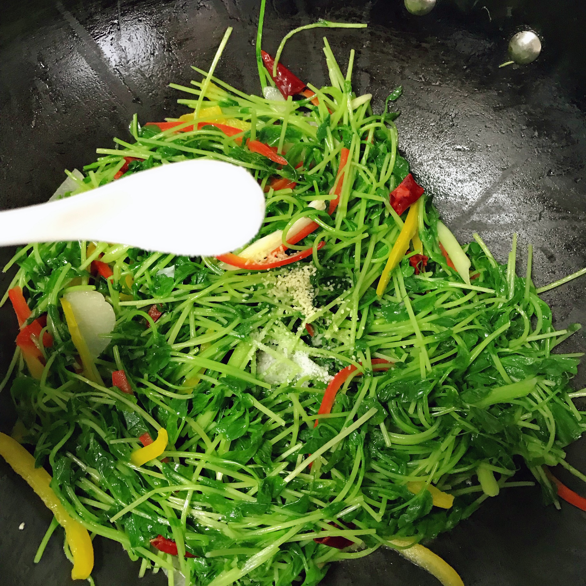 素炒绿豆苗