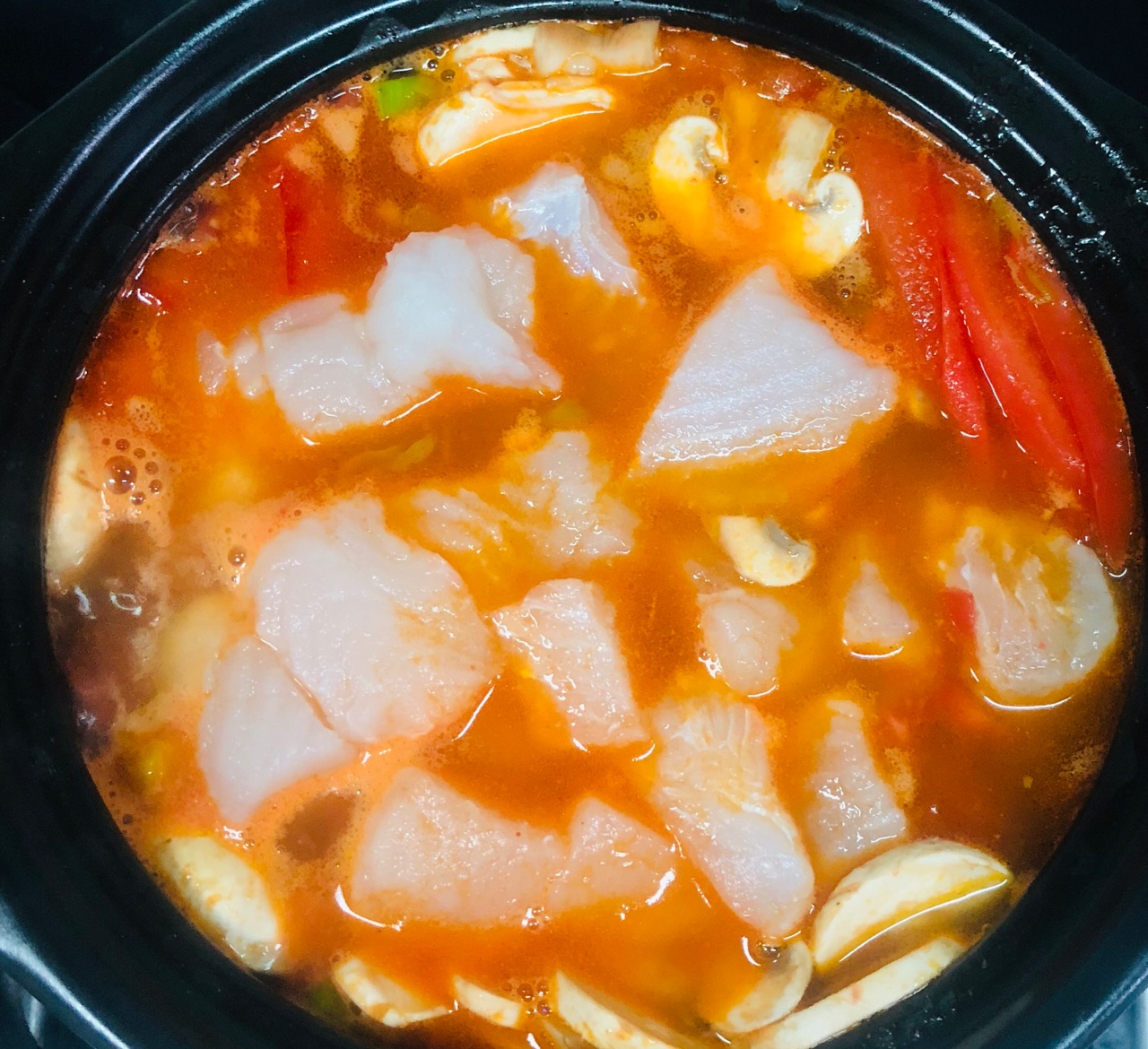 太太简单的砂锅番茄蘑菇巴沙鱼煲