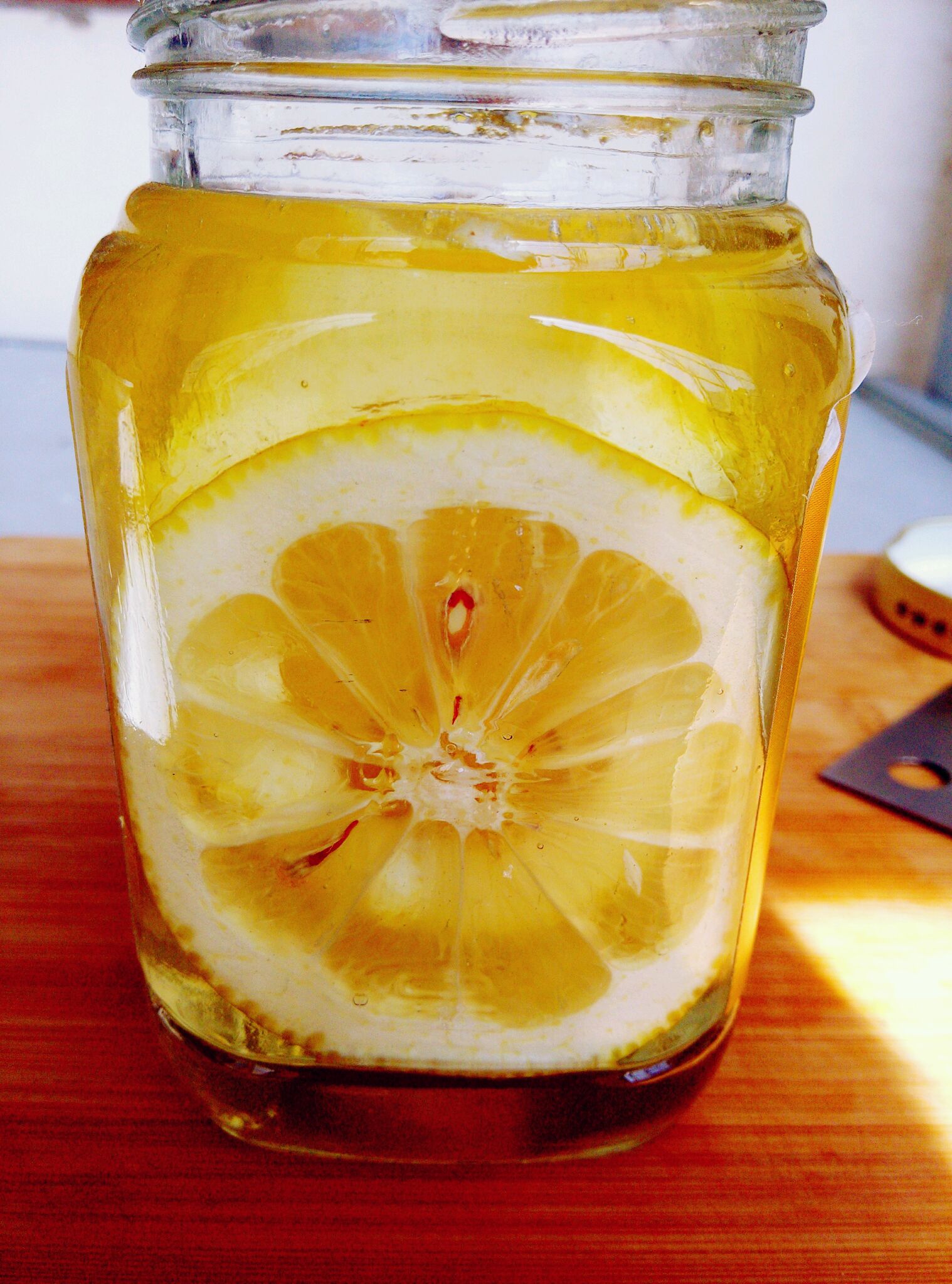 美食杰 蜂蜜柠檬茶具有排毒防辐射的功效 蜂蜜柠檬的做法