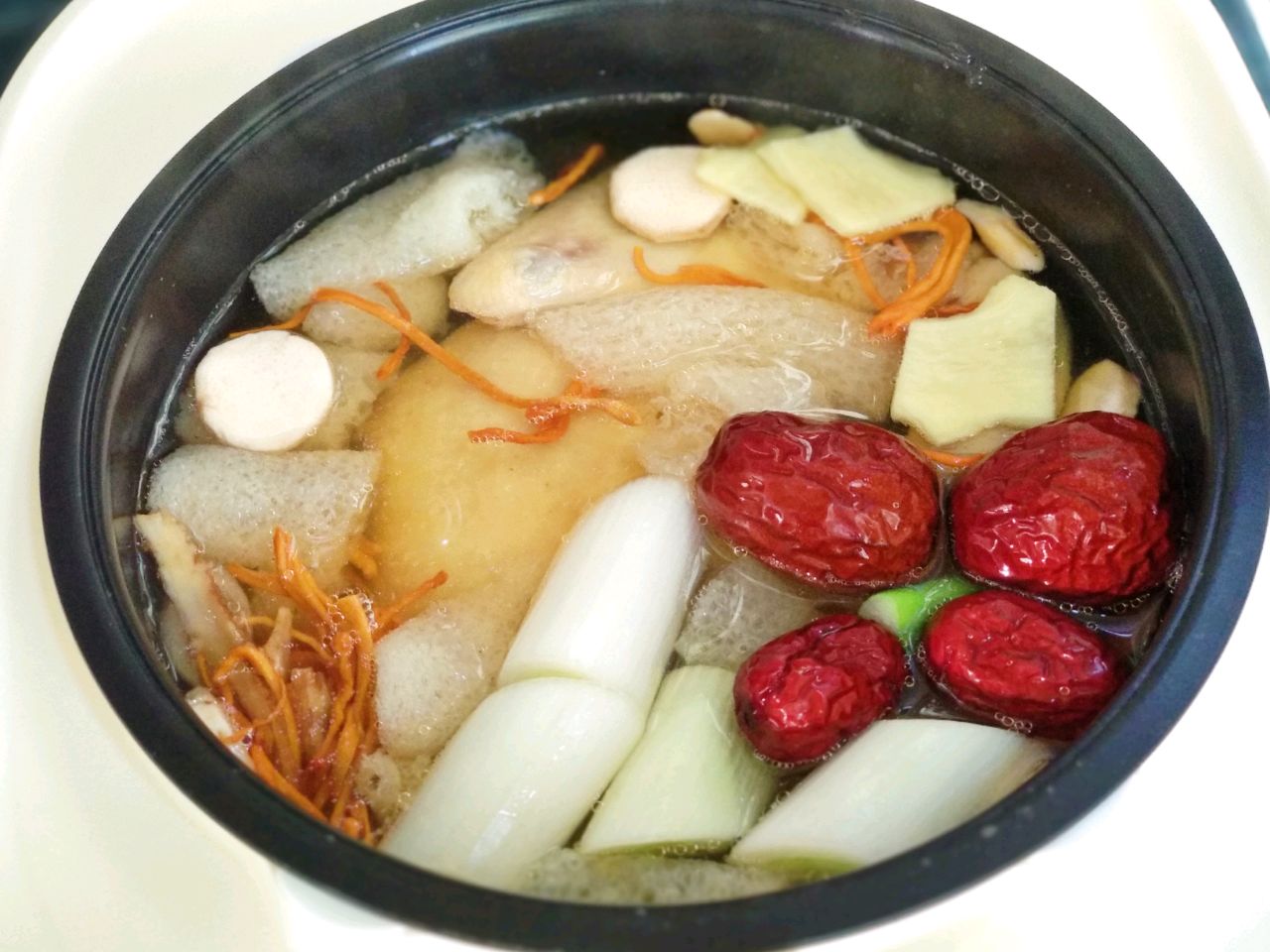 竹荪煲鸡汤的做法
