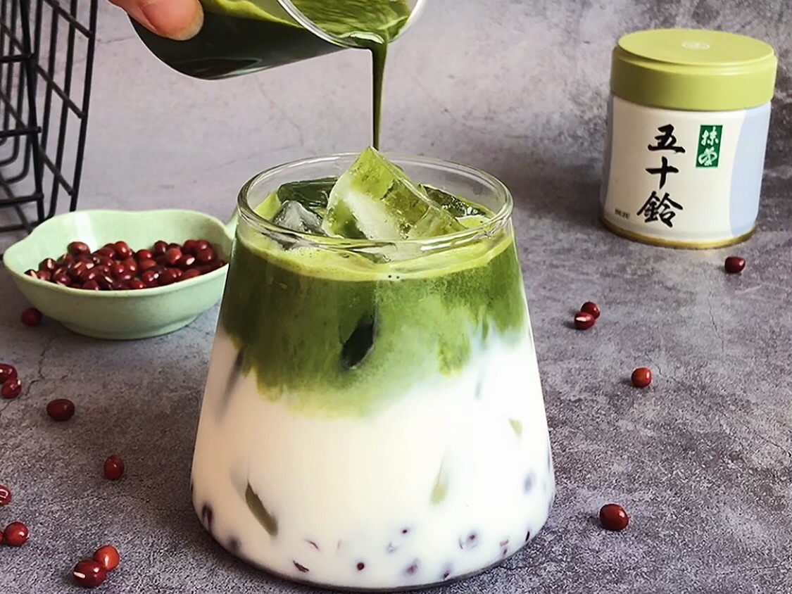 夏日冰饮丨红豆抹茶拿铁