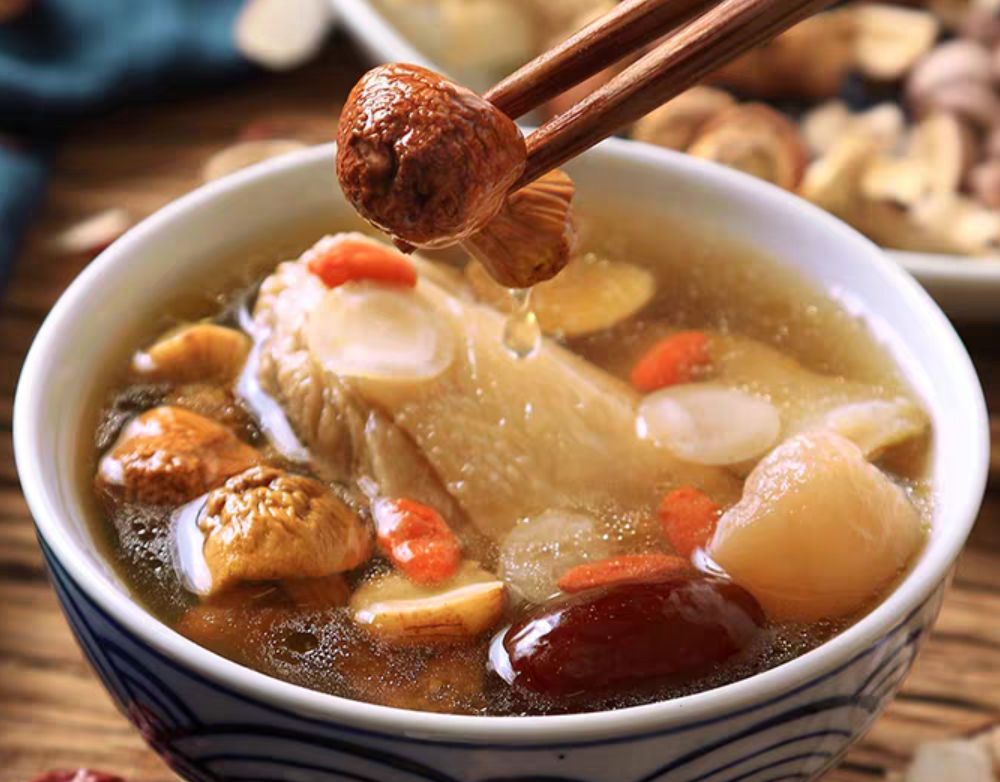 姬松茸红枣炖鸡汤