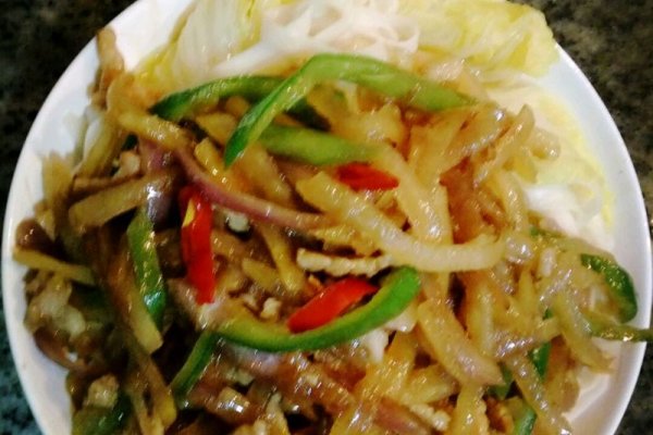 家常土豆丝盖面