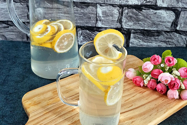 2017-08-26 买不到青柠,就用的柠檬代替了,配上冰镇的雪碧