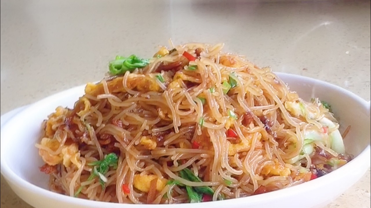 鸡蛋肉丝炒米粉