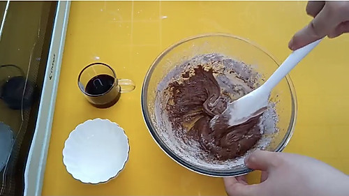松软湿润，味道浓郁的巧克力磅蛋糕的做法图解6