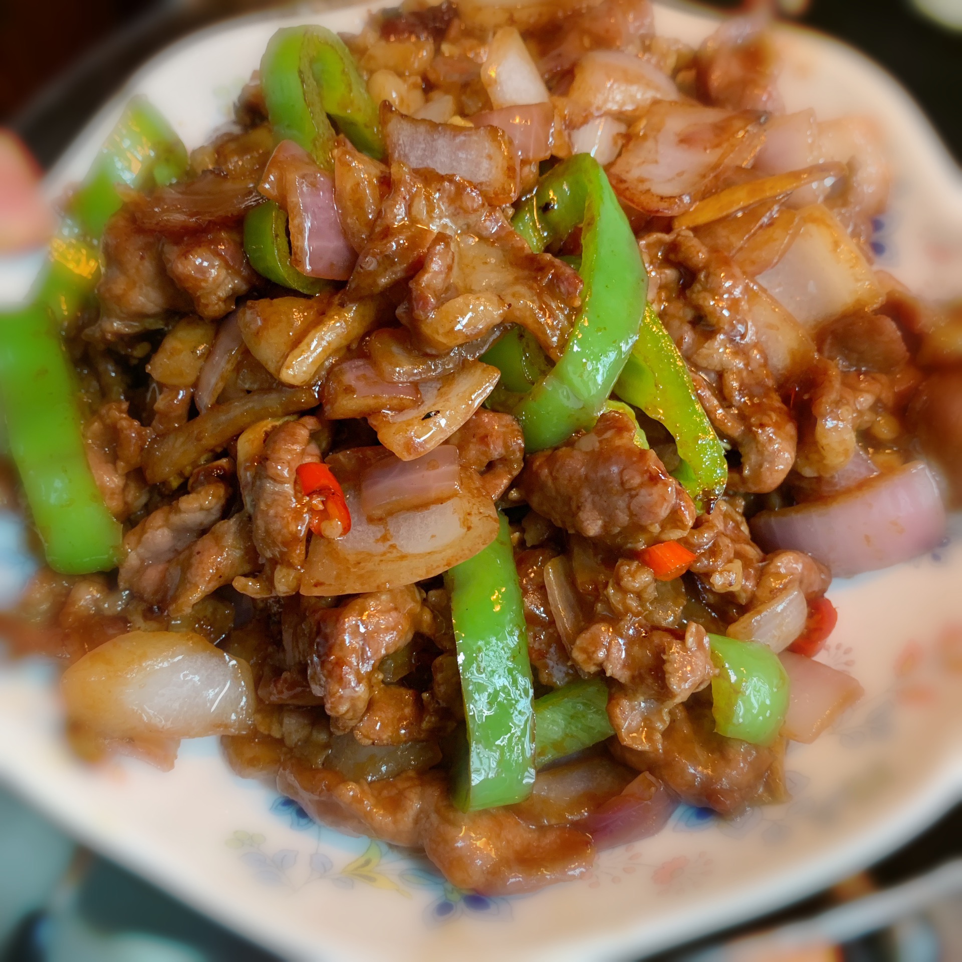 洋葱尖椒爆炒牛肉