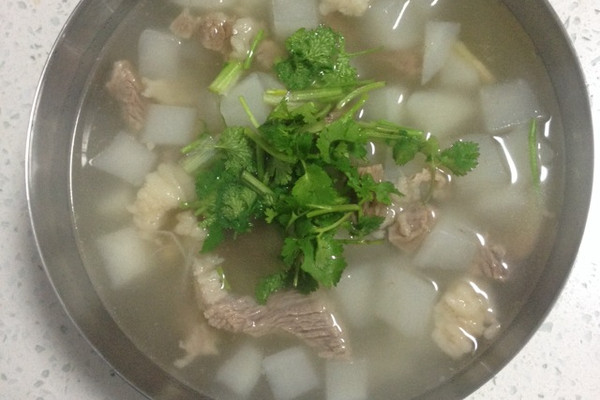 清汤牛肉炖萝卜的做法