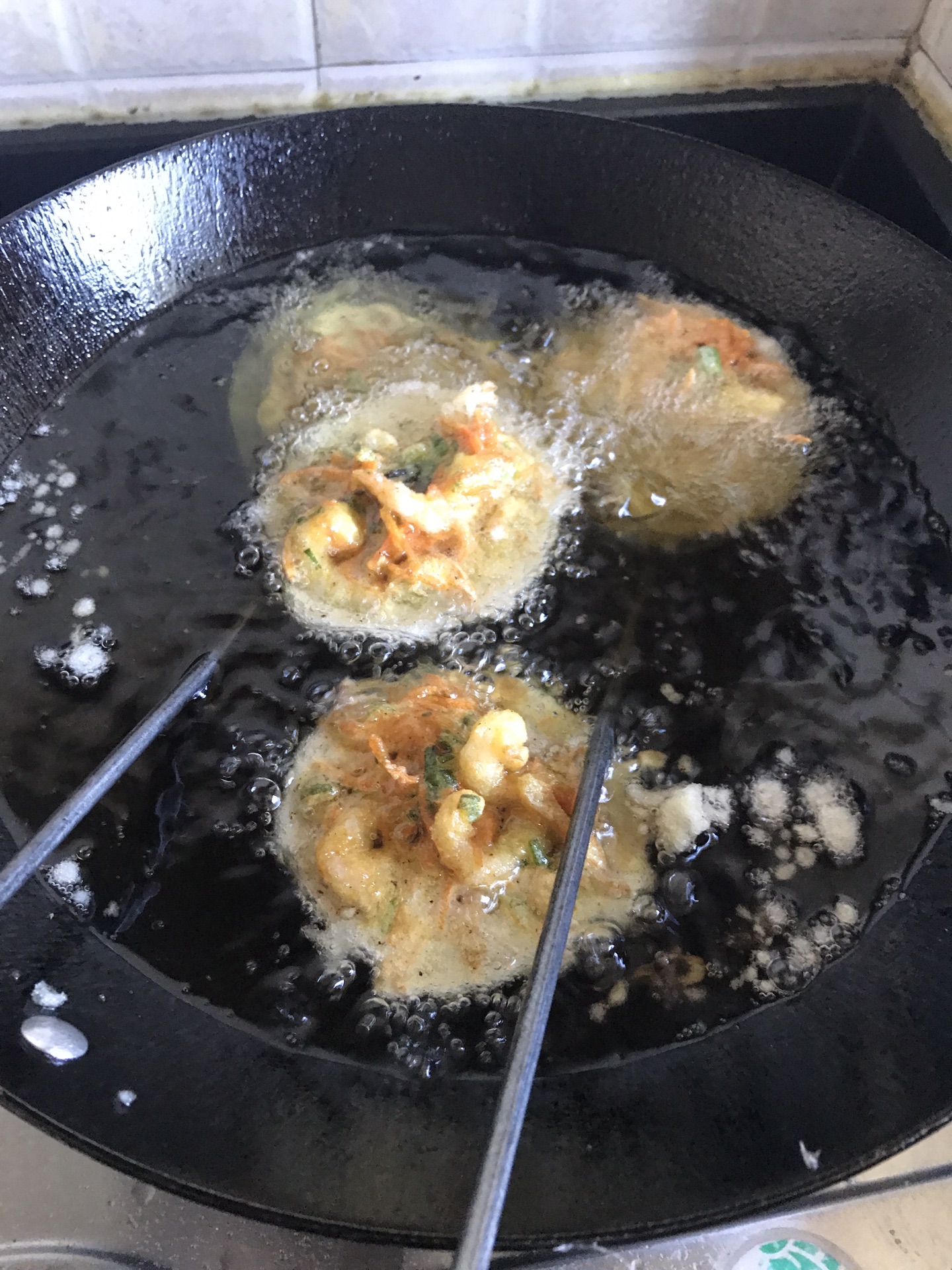 海蛎饼和炸虾饼