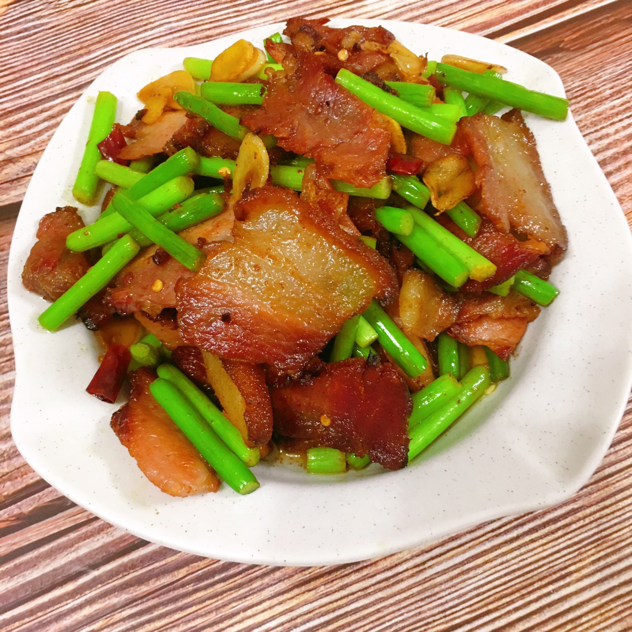 蒜苔炒腊肉的做法
