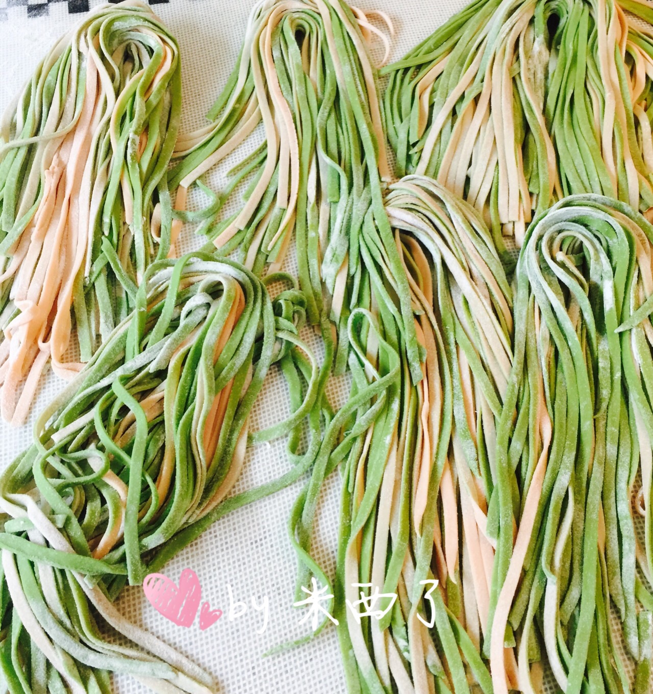 蔬菜汁双色面条