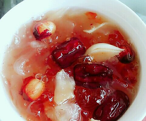 桃胶银耳红枣莲子