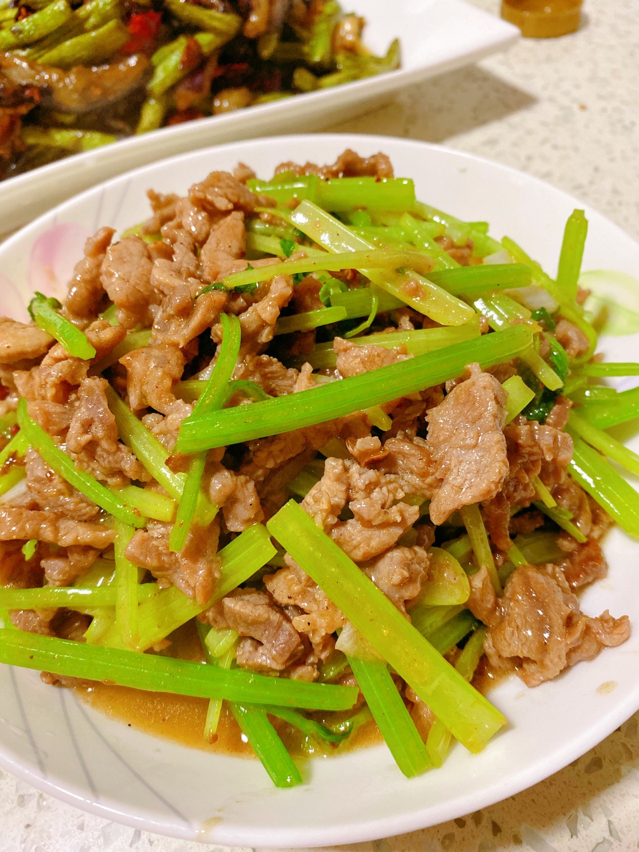 芹菜爆牛肉的做法