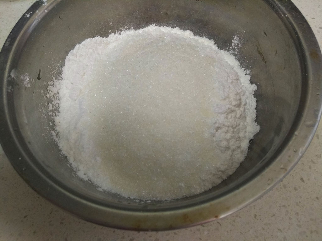 把糯米粉和木薯粉混合后