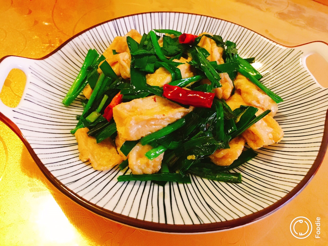 韭菜炒石屏豆腐