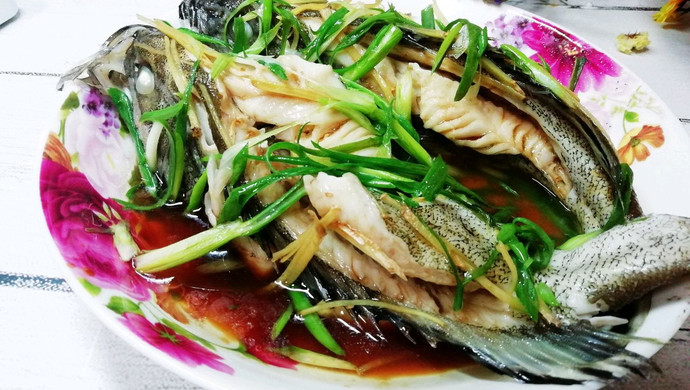 清蒸油斑鱼怎么做_清蒸油斑鱼的做法_草莓茶_豆果美食