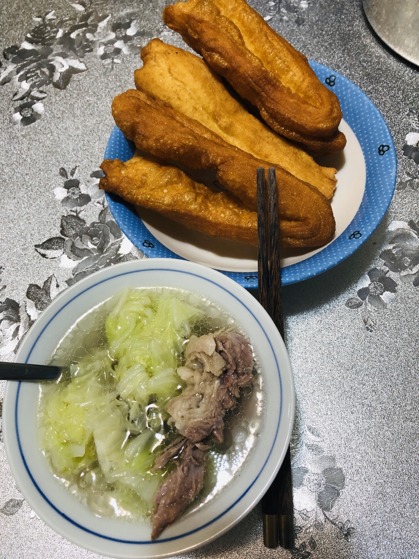 白菜羊肉汤配油条