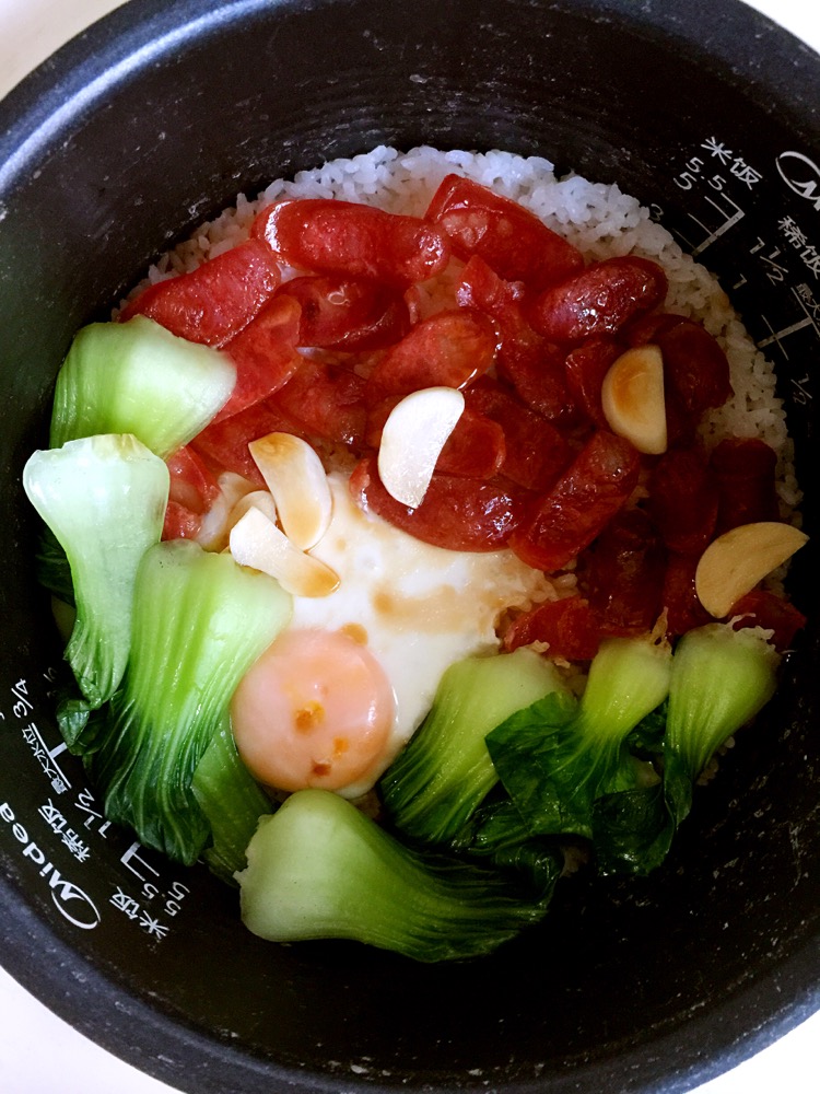 腊肠焖米饭怎么做