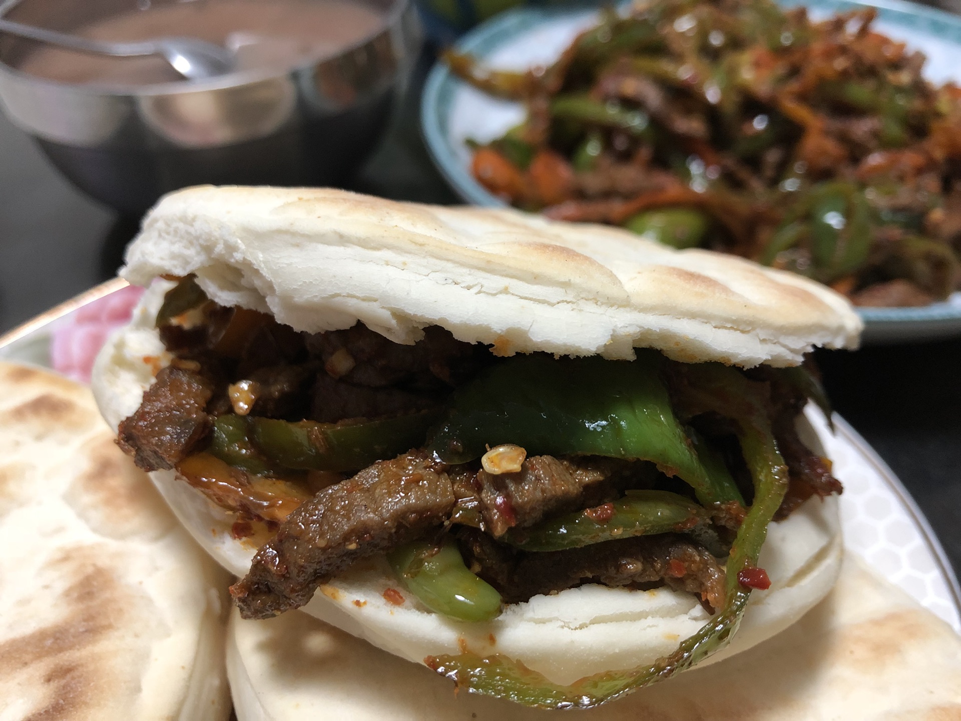 孜然炒肉夹馍