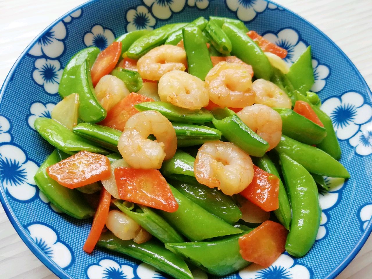 甜豆红萝卜炒虾仁#做道懒人菜,轻松享假期