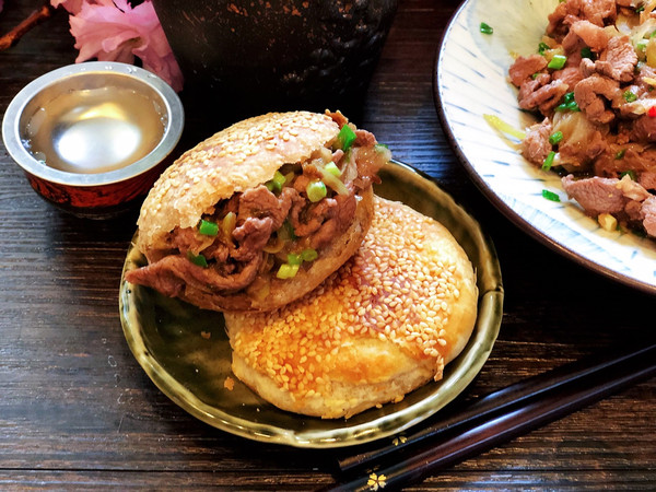 芝麻烧饼夹葱爆羊肉(10/10)