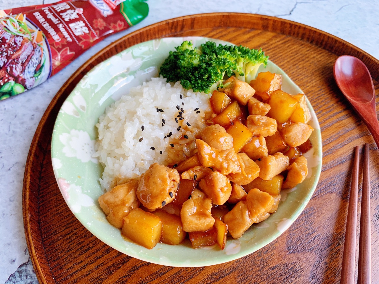 照烧土豆鸡丁盖饭的做法