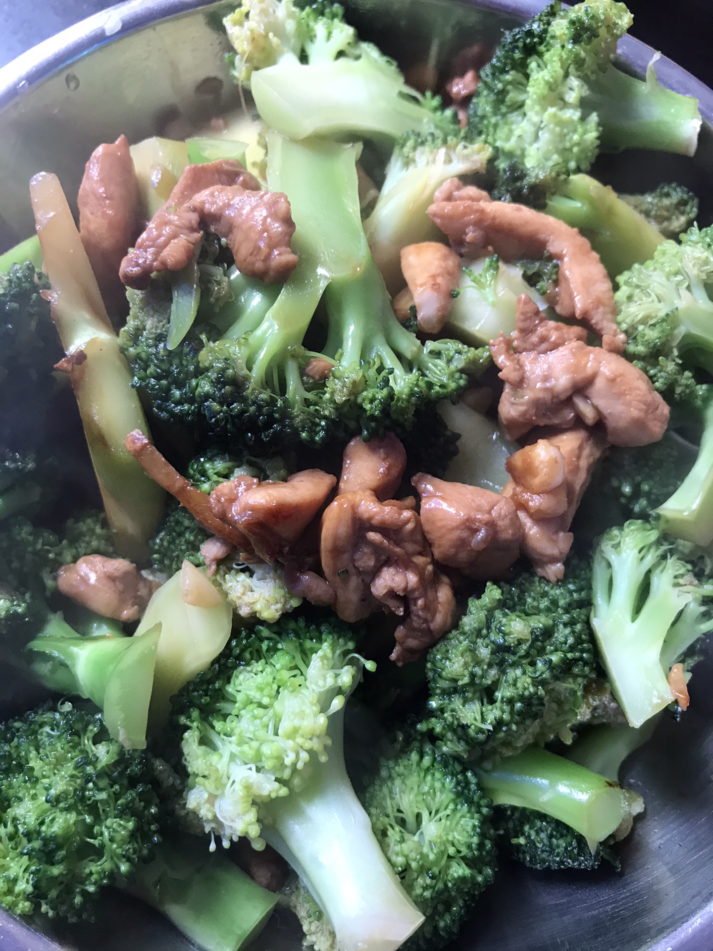 鸡胸肉炒西蓝花的做法