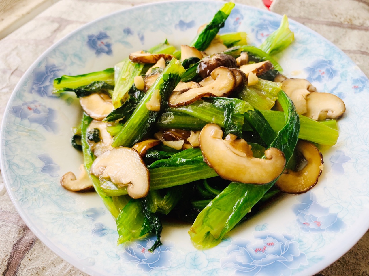 油麦菜炒香菇