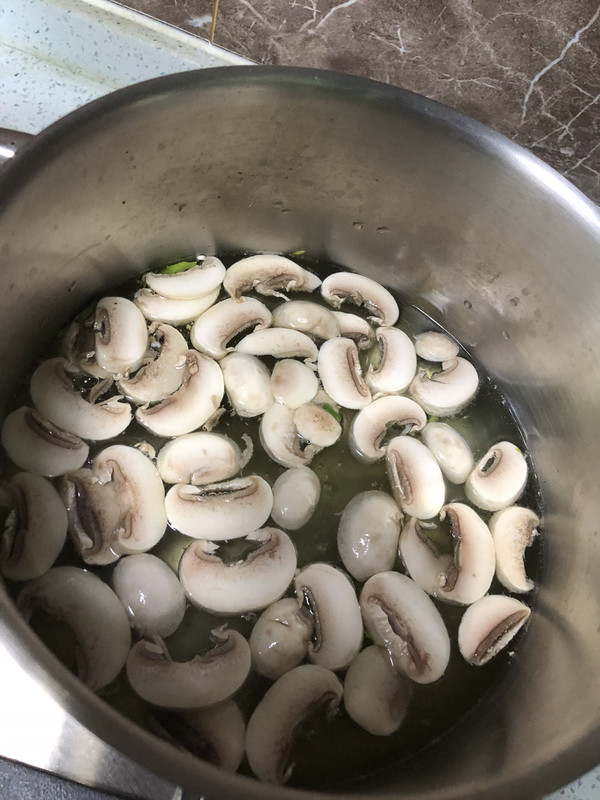 口蘑焯水去土味