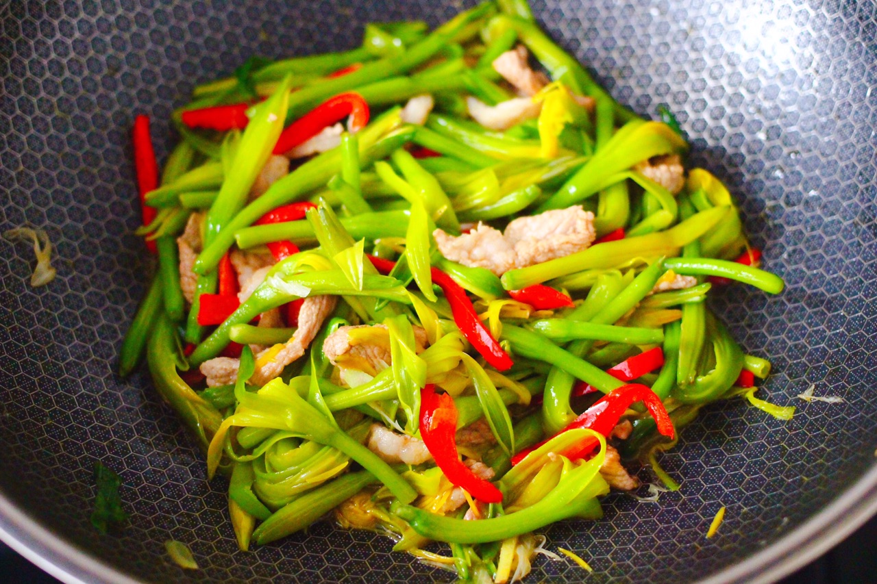 黄花菜炒肉片