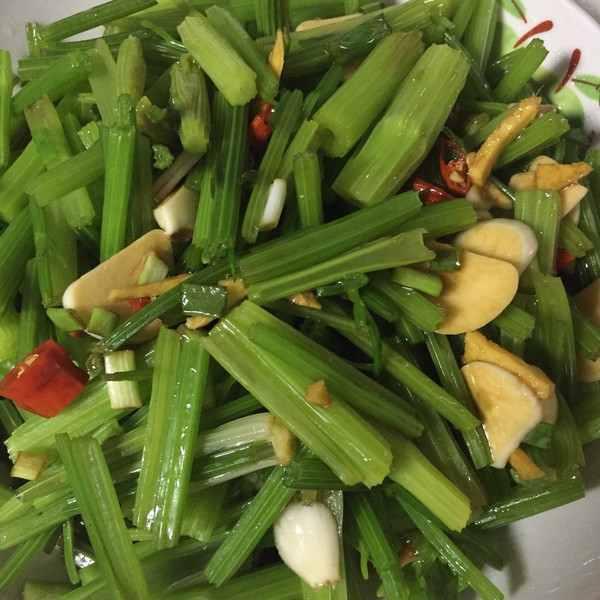 凉拌芹菜#黑人牙膏一招制胜