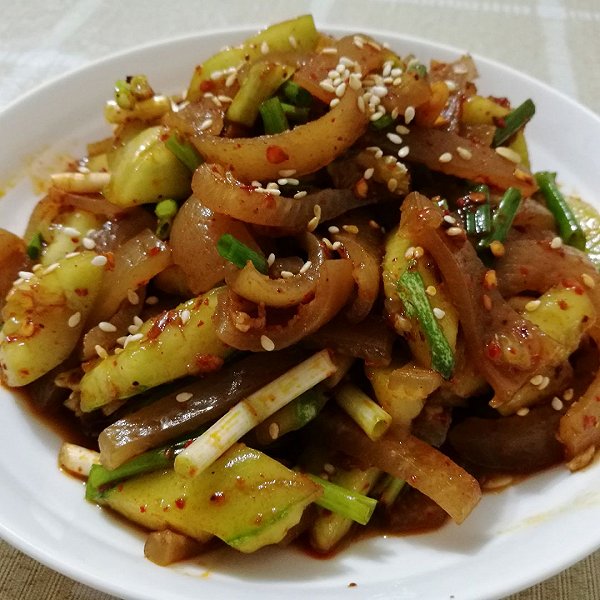 黄瓜拌猪皮