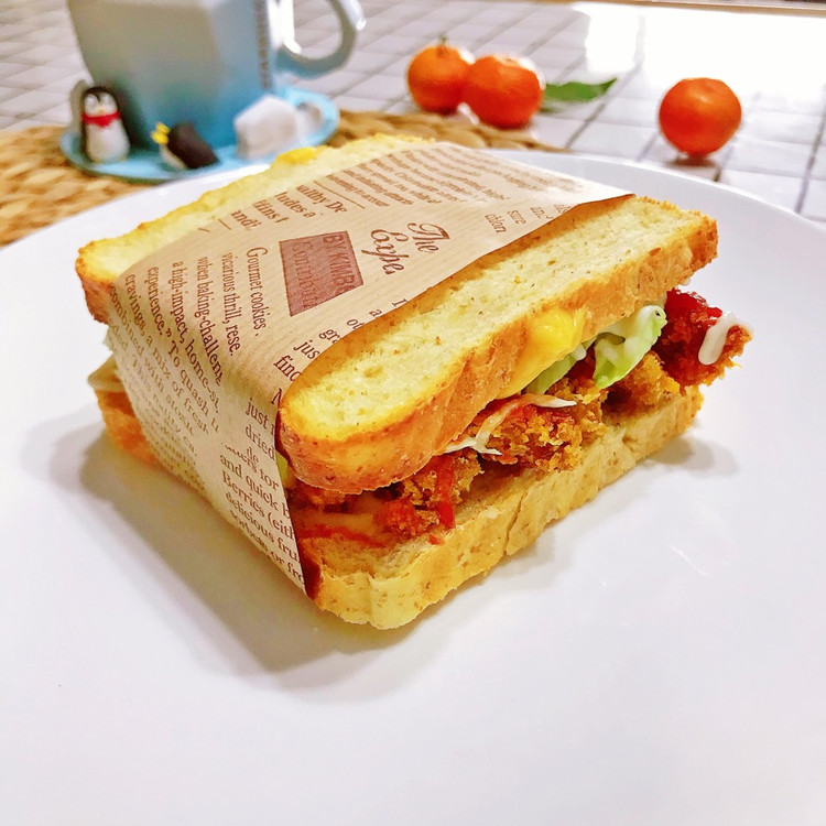 小朋友最爱的早餐香酥鸡柳三明治热牛奶