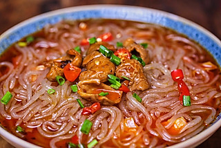 灶作之食的肥肠酸辣粉