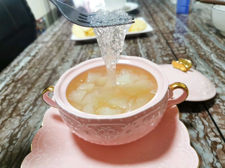 冰糖雪梨炖燕窝